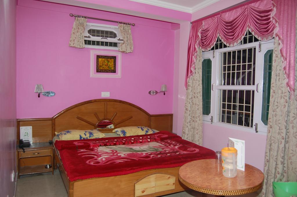 Hotel Ashish Inn Kandāghāt Rom bilde